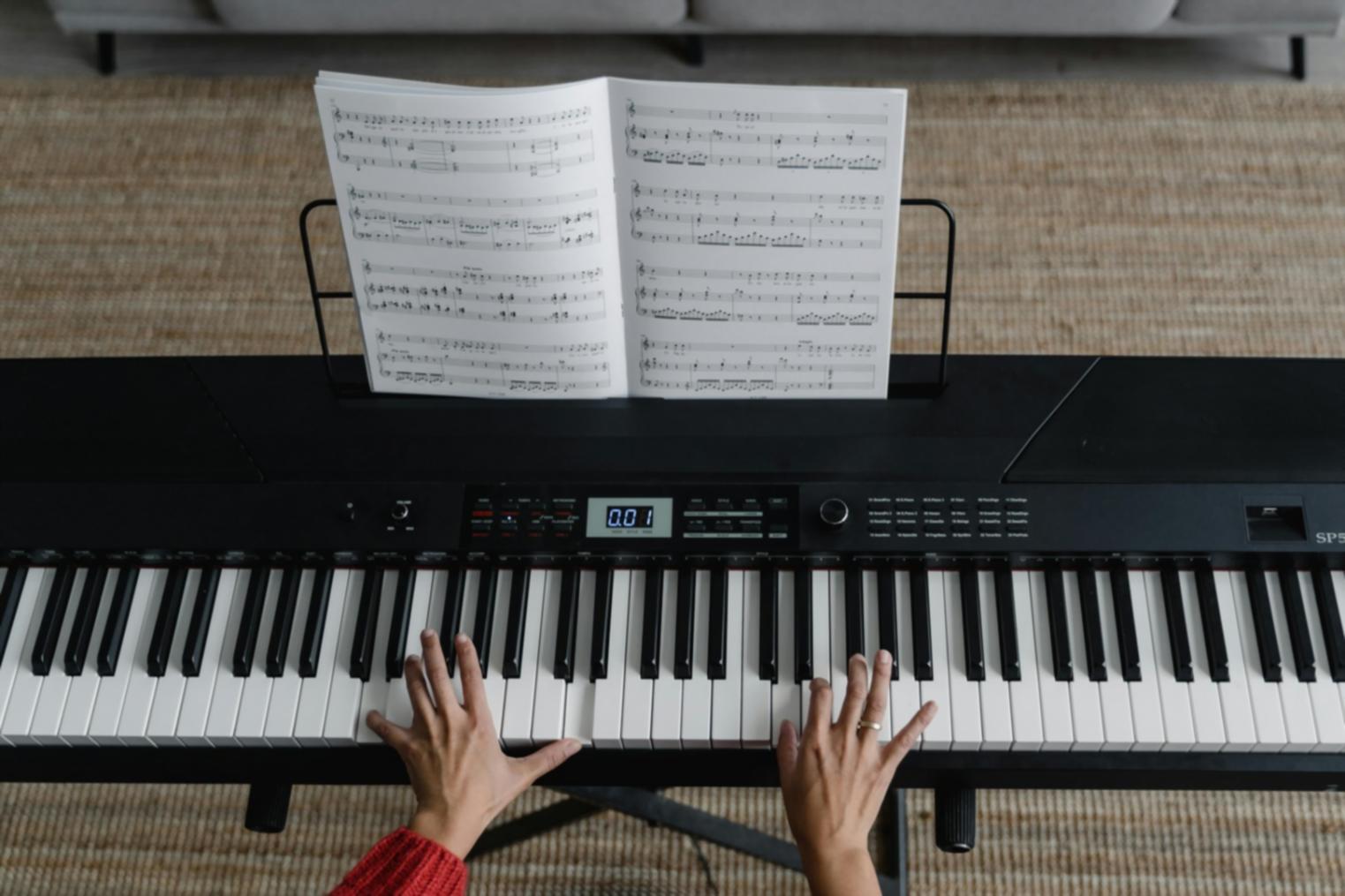 Kreative Musikproduktion mit analogem und digitalem Equipment