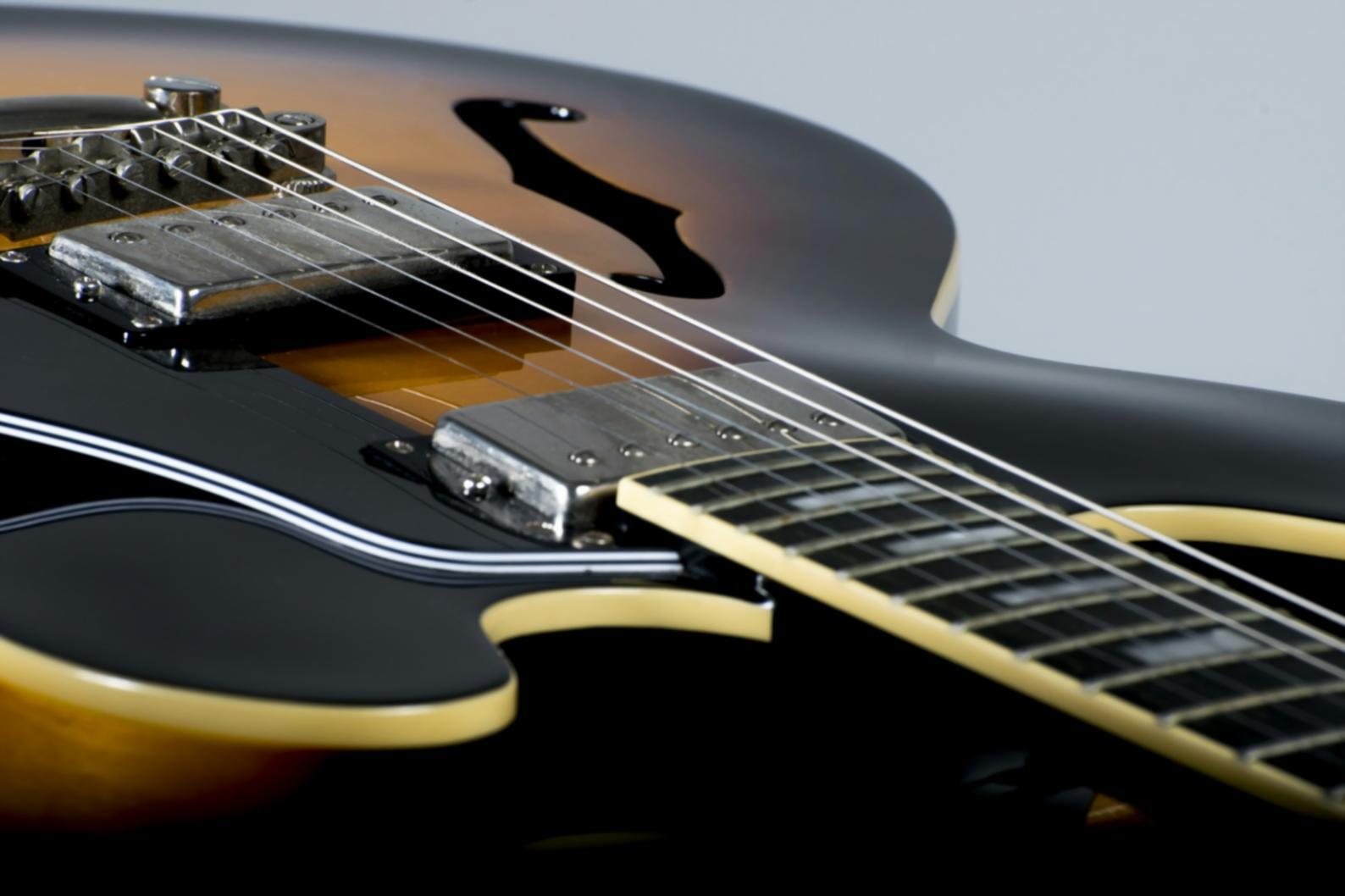 Kreative Arbeitsumgebung mit Musikequipment